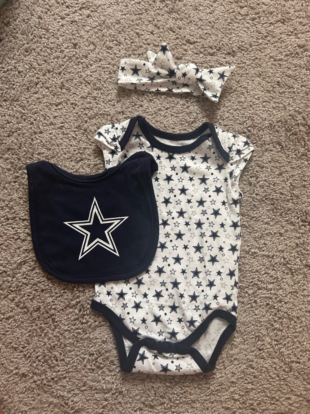 NFL girls 3mo Dallas Cowboys Star Baby Bib & Bodysuit Set with bow headband